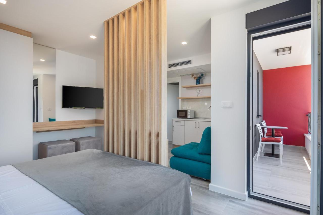 Villa Loriana Apartments Makarska Bagian luar foto